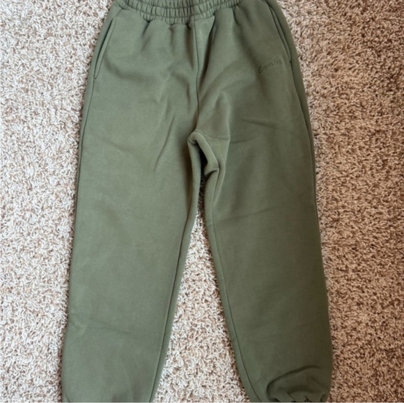 Comfrt Set - Picture 2 of 4